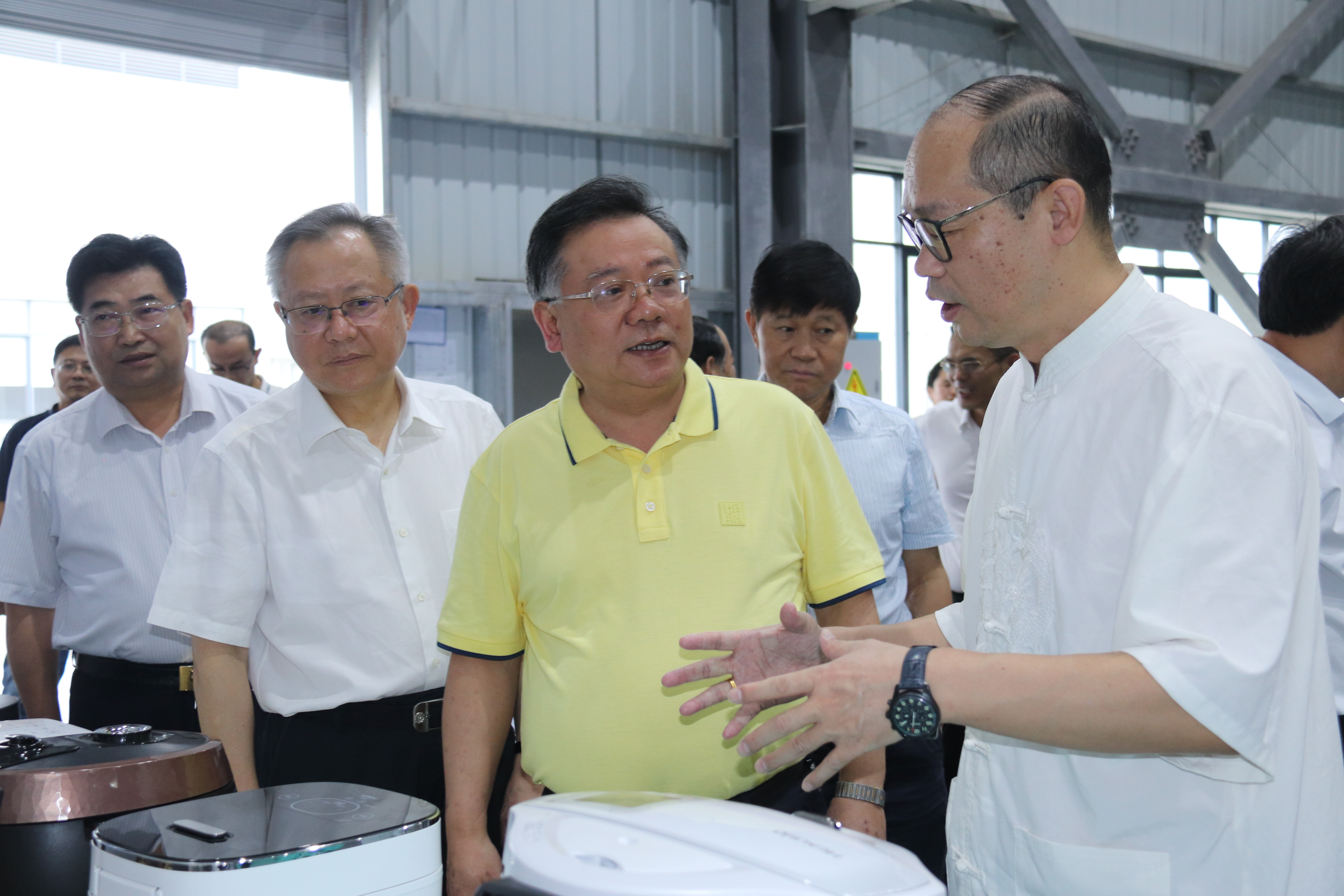 湖南省政協(xié)黨組成員、副主席易鵬飛等省政協(xié)赴邵陽(yáng)經(jīng)開(kāi)區(qū)zoty中欧体育官方网站產(chǎn)業(yè)項(xiàng)目調(diào)研團(tuán)一行