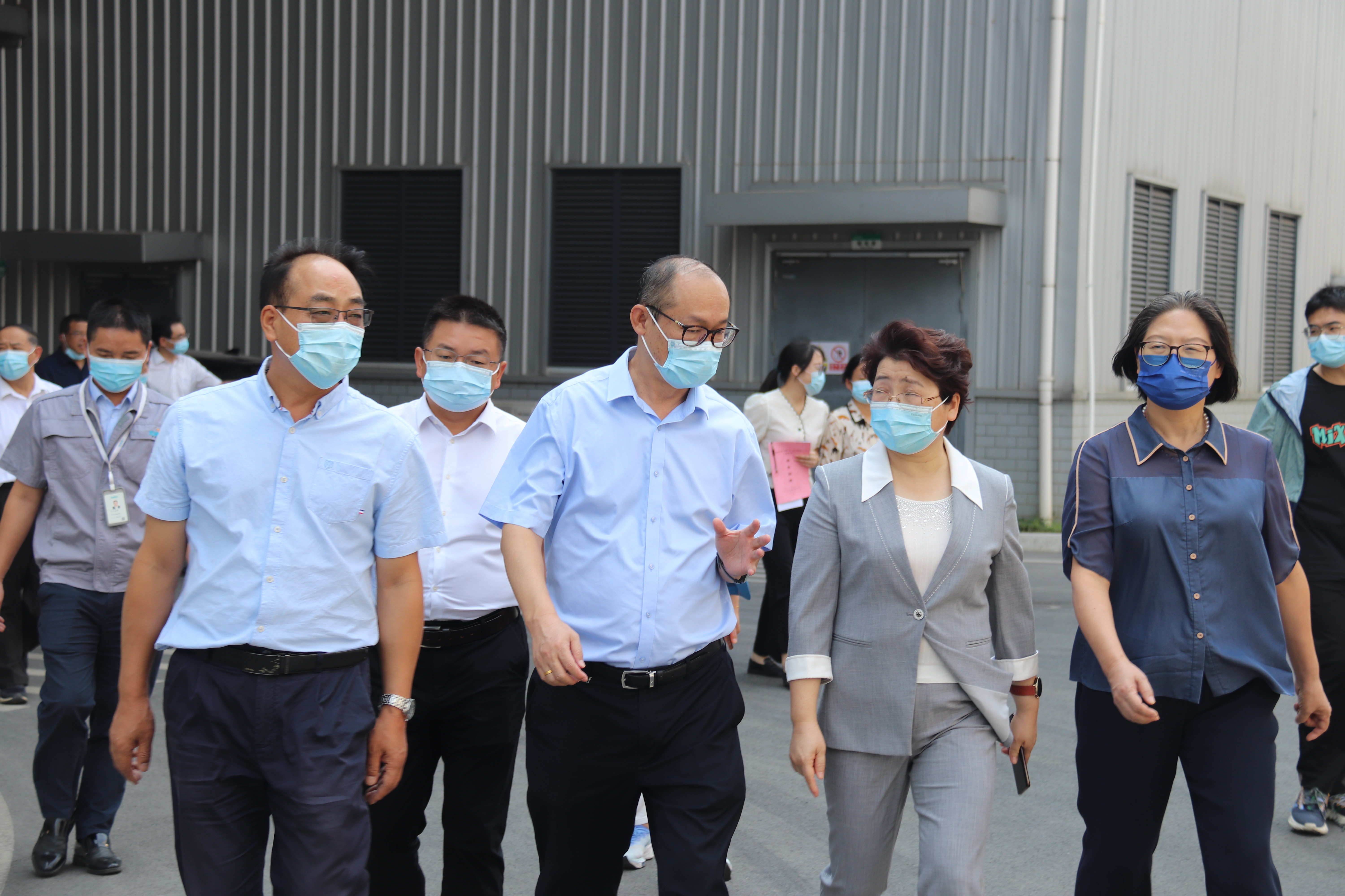 十三屆全國(guó)人大代表邵陽(yáng)小組和部分省、市人大代表2022年專題調(diào)研團(tuán)一行蒞臨我司調(diào)研